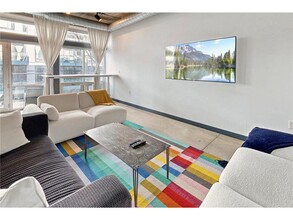 710 N 4th St in Minneapolis, MN - Foto de edificio - Building Photo
