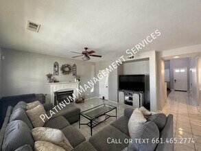 7345 Sunnyslope Dr in Quartz Hill, CA - Building Photo - Building Photo