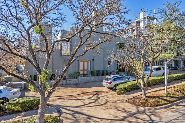 1111 W 12th St in Austin, TX - Foto de edificio - Building Photo