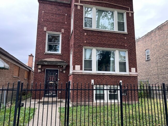 property at 821 N Waller Ave