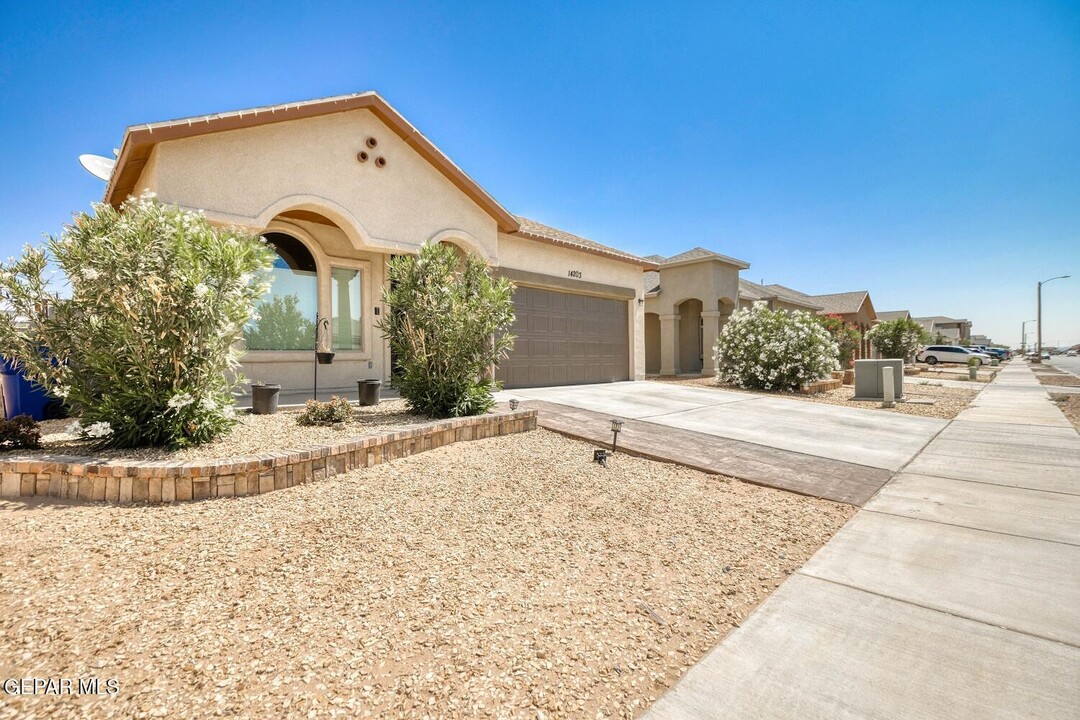 14203 Charles Pollock Ave in El Paso, TX - Building Photo