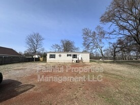 10531 Shadow Wood Cir in Whitehouse, TX - Building Photo