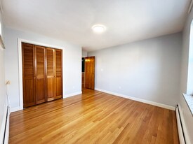 7 Commonwealth Ct, Unit 5 in Boston, MA - Building Photo