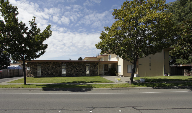 La Vista Apartments in Napa, CA - Building Photo - Building Photo