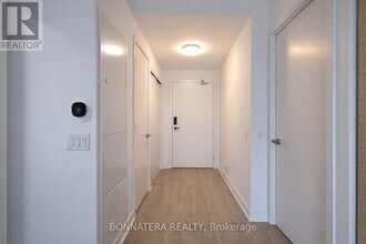 3900 Confederation Pkwy in Mississauga, ON - Building Photo - Building Photo