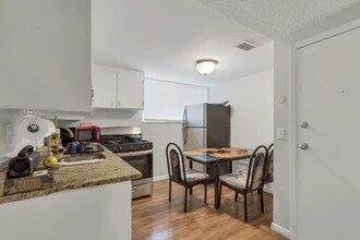 326 S Alcott St, Unit 328 in Denver, CO - Foto de edificio - Building Photo