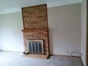 4998 Elm St in Newport, MI - Building Photo - Building Photo
