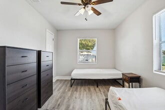 1110 32nd St S, Unit 4 in St. Petersburg, FL - Building Photo - Building Photo