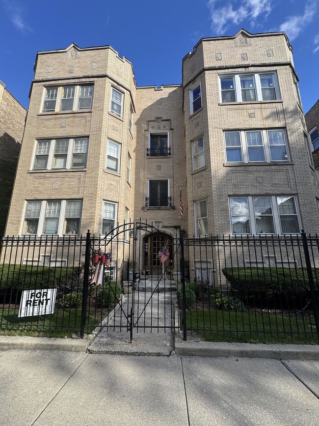 property at 6231 N Francisco Ave