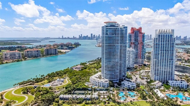 100 S Pointe Dr, Unit 1810 in Miami Beach, FL - Foto de edificio - Building Photo