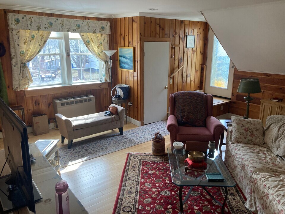 396 Main St, Unit Apt D in Westbrook, ME - Building Photo