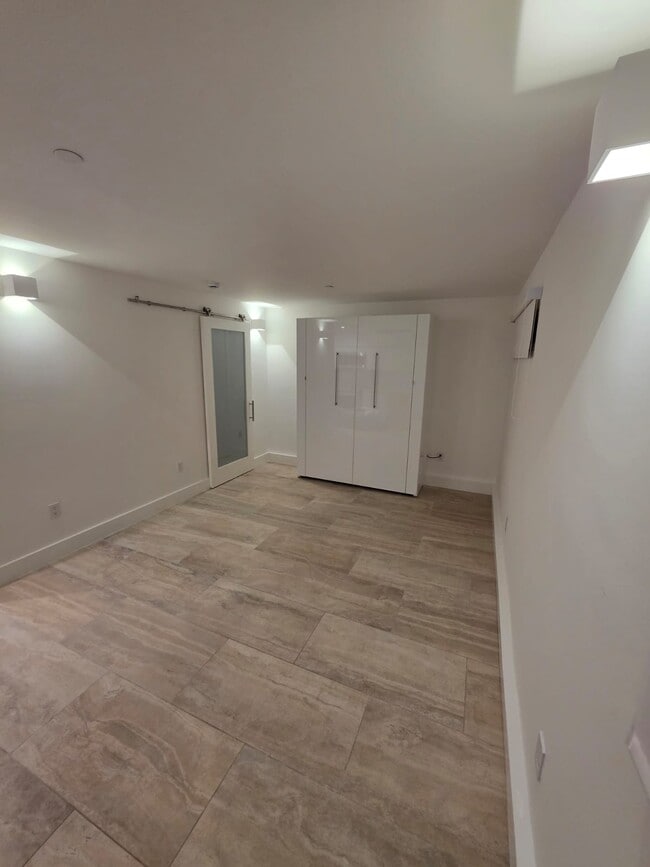 5111 Ocean Front Walk, Unit 4 in Marina Del Rey, CA - Foto de edificio - Building Photo