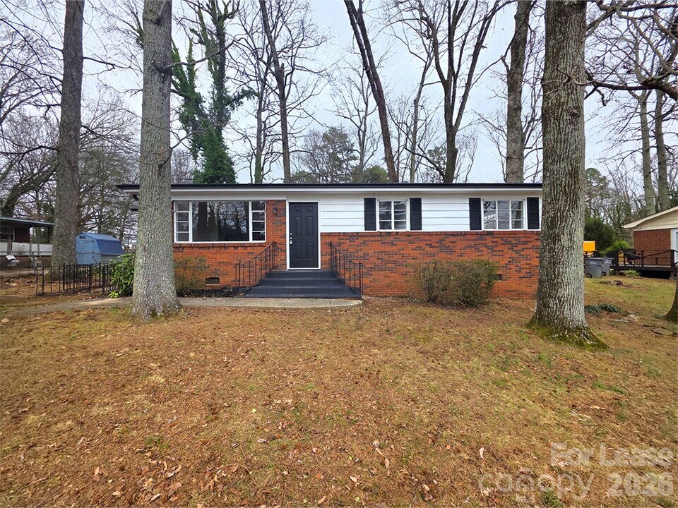 1407 Sherwood Dr in Kannapolis, NC - Building Photo