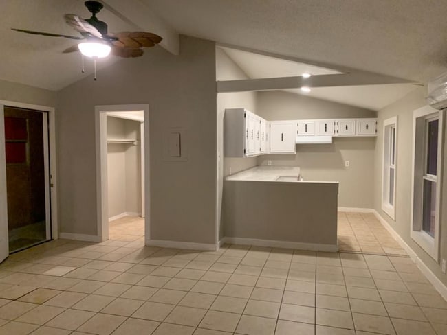 109 E Venus Ln