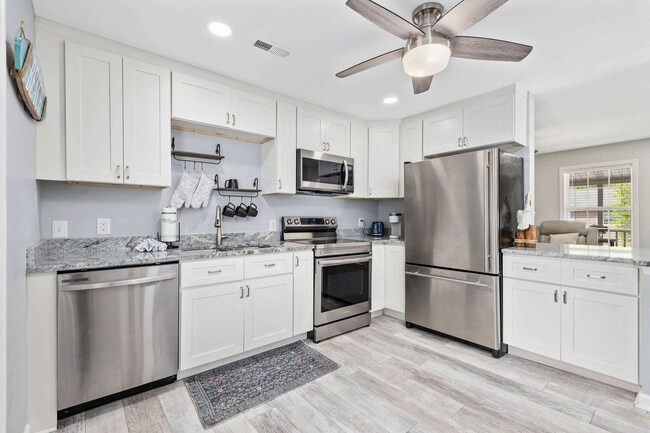 430 Yaupon Ave in Murrells Inlet, SC - Building Photo - Building Photo