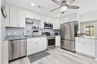 430 Yaupon Ave in Murrells Inlet, SC - Foto de edificio - Building Photo