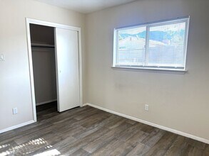 940 Chelwood Park Blvd NE in Albuquerque, NM - Foto de edificio - Building Photo