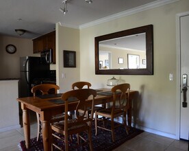 7320 Hawthorn Ave, Unit 205 in Los Angeles, CA - Building Photo - Building Photo