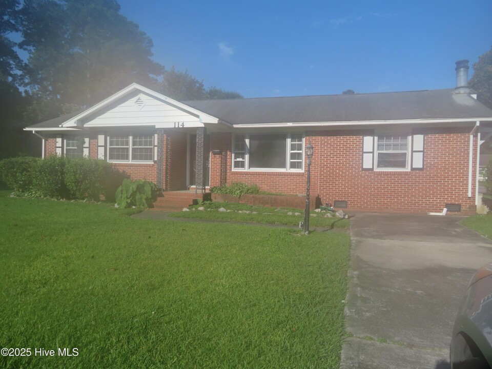 114 London Ln in Jacksonville, NC - Building Photo