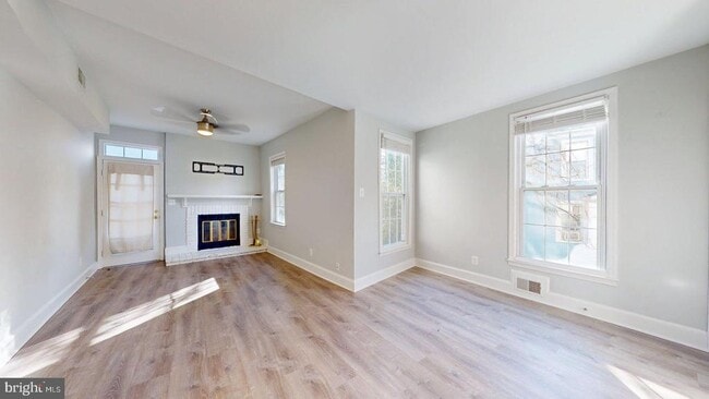 property at 2011 N Oakland St