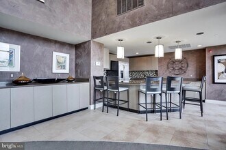 2451 Midtown Ave, Unit 610 in Alexandria, VA - Building Photo - Building Photo