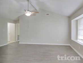 23110 Newgate Dr in Spring, TX - Foto de edificio - Building Photo