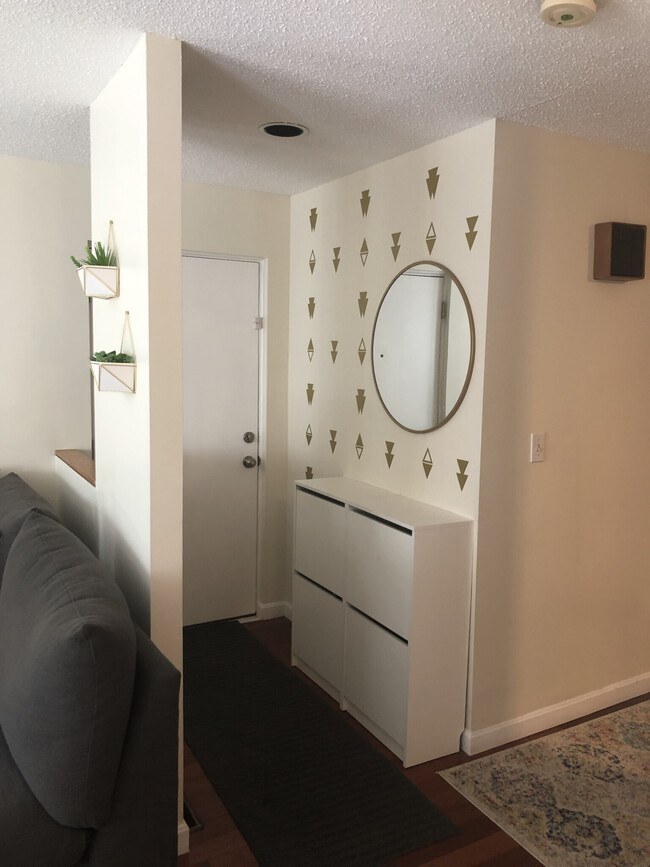 24 Alton Pl, Unit 24 A in Brookline, MA - Building Photo - Building Photo