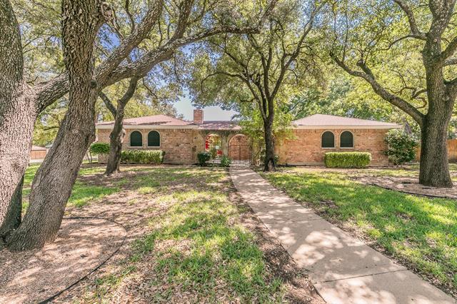 7837 Skylake Dr in Fort Worth, TX - Foto de edificio