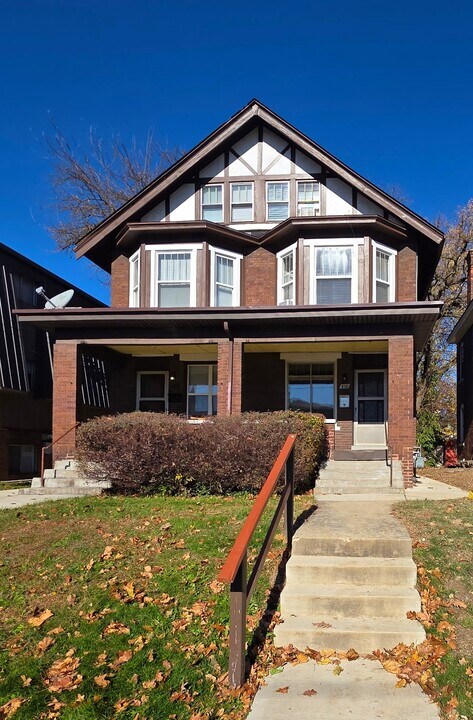 352 1/2 E 20th Ave, Unit 352.5 in Columbus, OH - Building Photo