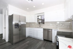 76983 California Dr in Palm Desert, CA - Building Photo