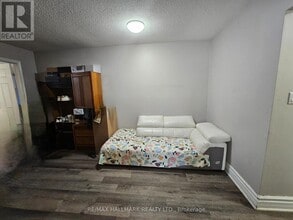 88 B Bernick Dr in Barrie, ON - Building Photo - Building Photo