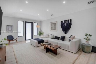 1543 Bird Rd in Coral Gables, FL - Building Photo - Building Photo