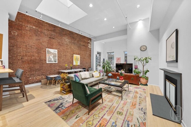 426 W Broadway in New York, NY - Building Photo - Building Photo