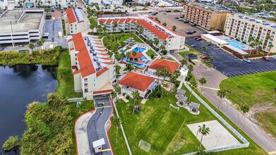200 Padre Blvd in South Padre Island, TX - Foto de edificio - Building Photo