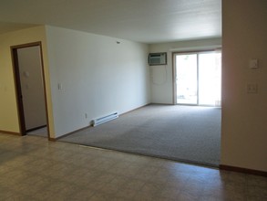 5180 Lincoln Rd in Lincoln, ND - Building Photo - Interior Photo