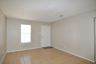 2034 Oakwood Ct in Arlington, TX - Building Photo - Building Photo