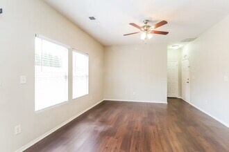 9606 Hollyburgh Ter in Charlotte, NC - Foto de edificio - Building Photo