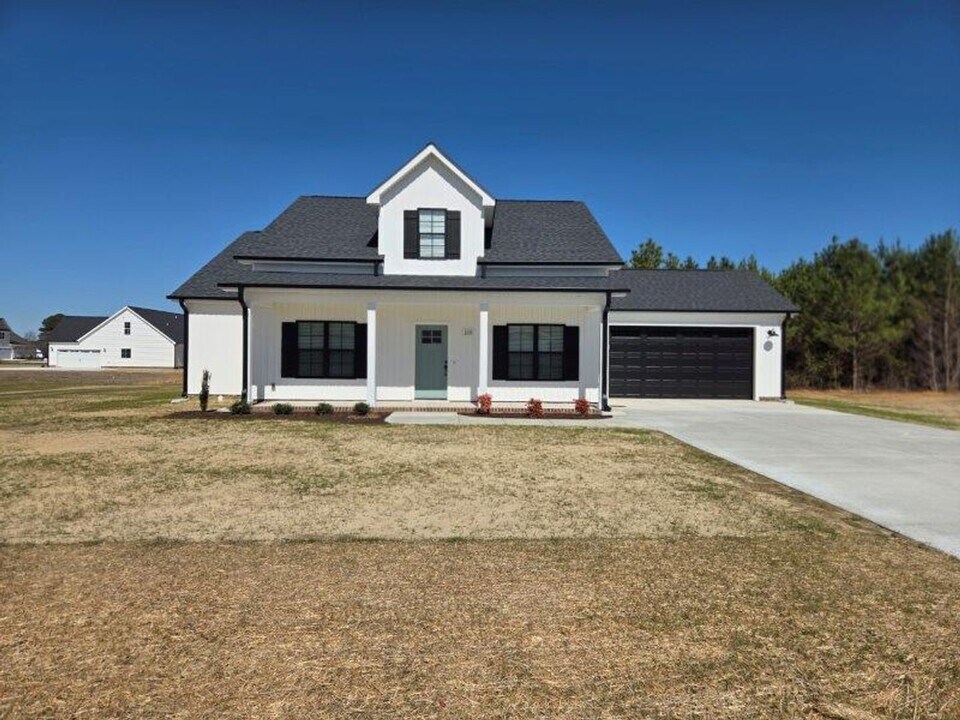 103 Rae Dr in Pikeville, NC - Building Photo