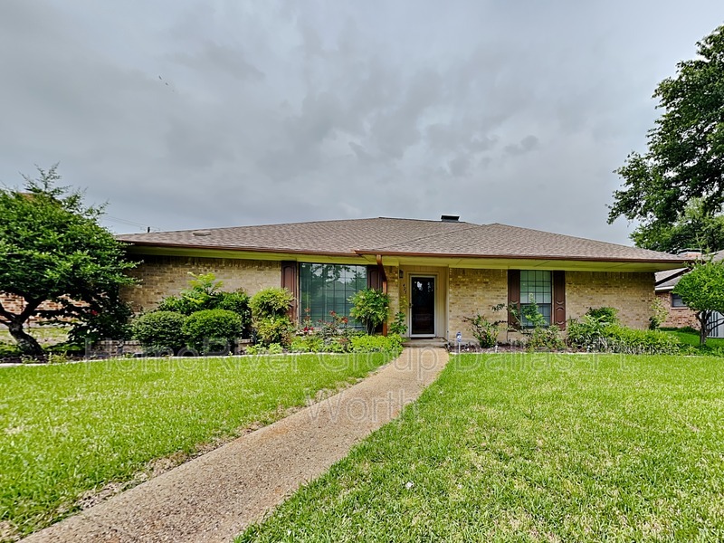 425 Doral Pl in Garland, TX - Building Photo