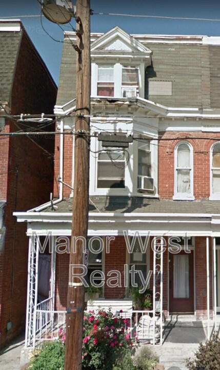 1559 W King St in West York, PA - Building Photo