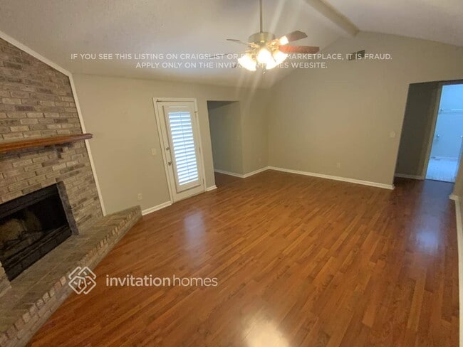 10324 Huntington Forest Blvd E in Jacksonville, FL - Foto de edificio - Building Photo