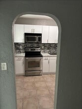 407 SE 3rd Ave in Hallandale Beach, FL - Building Photo - Building Photo