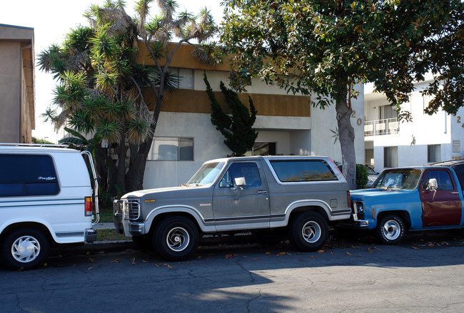 520 W Olive St in Inglewood, CA - Foto de edificio - Building Photo