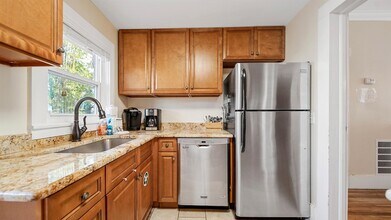 14 Sanchez Ave, Unit B in St. Augustine, FL - Building Photo - Building Photo