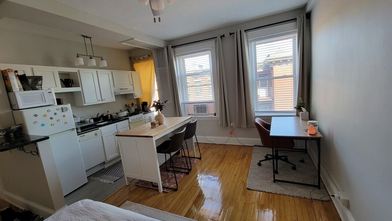 1169 Commonwealth Ave, Unit 201 in Boston, MA - Building Photo