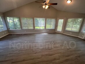 10007 E 77th Terrace in Raytown, MO - Building Photo - Building Photo