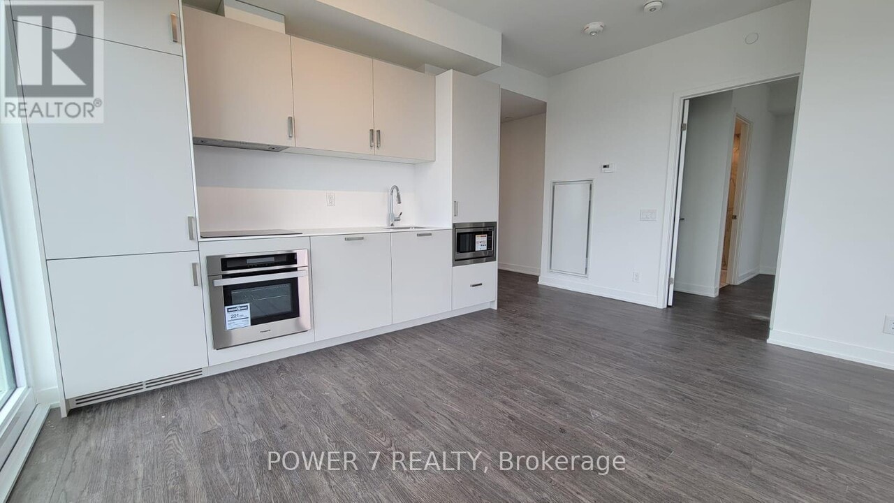 88 Queen St E in Toronto, ON - Building Photo