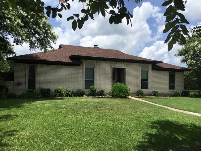 property at 2901 Berkshire Dr
