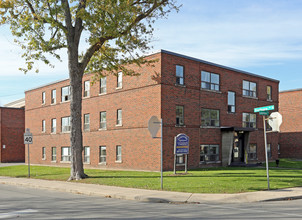 Lamoreaux Gardens in Hamilton, ON - Building Photo - Building Photo