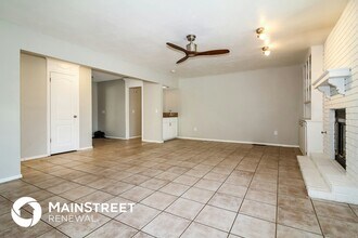 10101 Mamus Ln in Yukon, OK - Foto de edificio - Building Photo